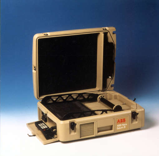 Portable satelite telephone terminal